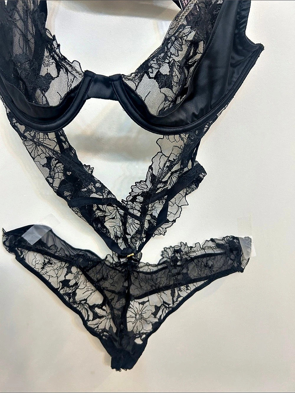 Victoria's Secret Lace Floral Bra and Panty Set Black 34D